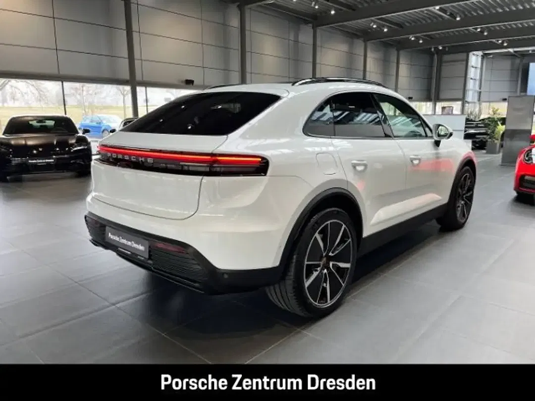 Porsche Macan - Thumbnail 9