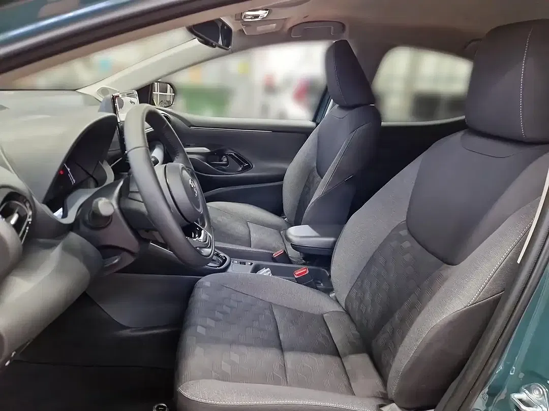 Toyota Yaris - Thumbnail 10