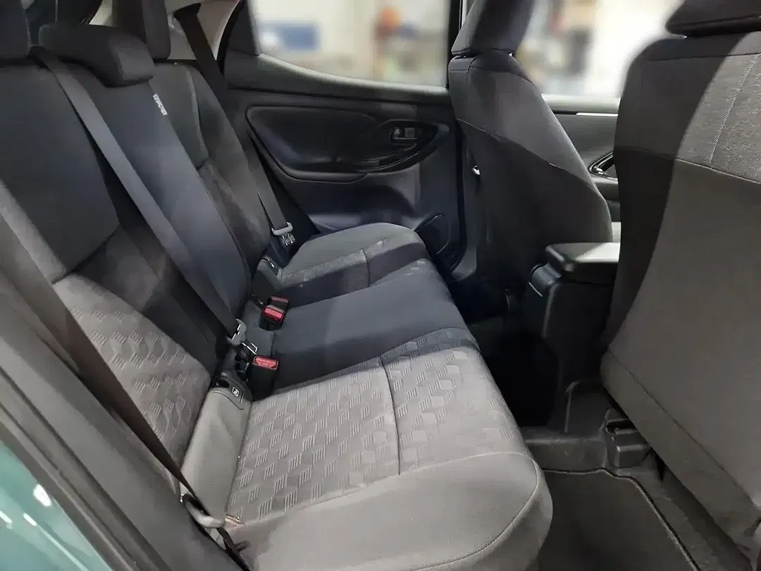 Toyota Yaris - Thumbnail 13