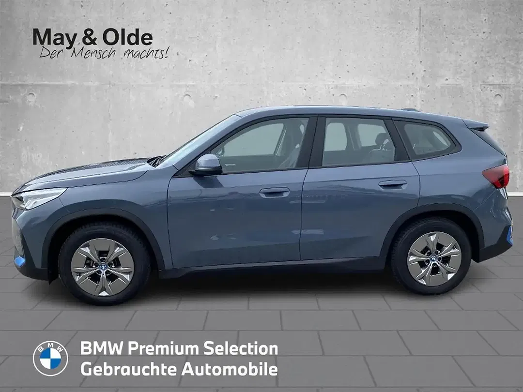BMW iX1 - Thumbnail 2