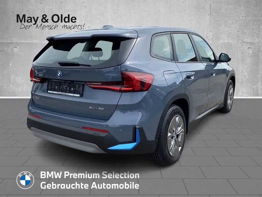 BMW iX1 - Thumbnail 3