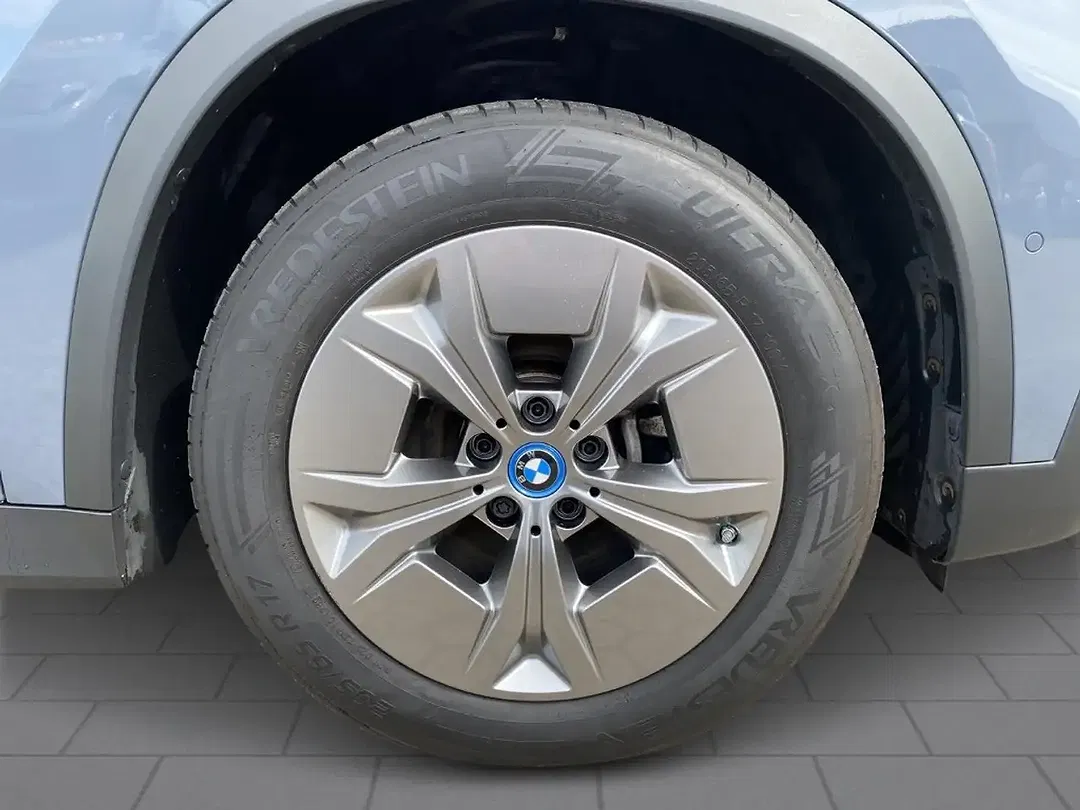 BMW iX1 - Thumbnail 6