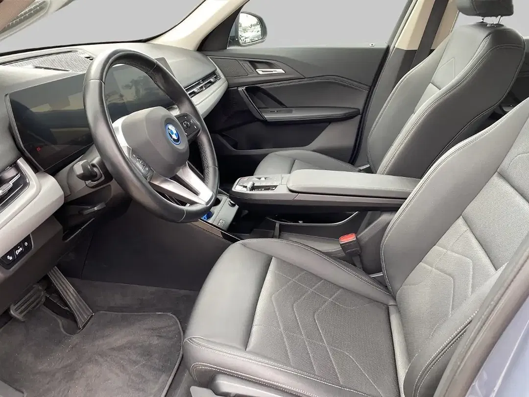 BMW iX1 - Thumbnail 9