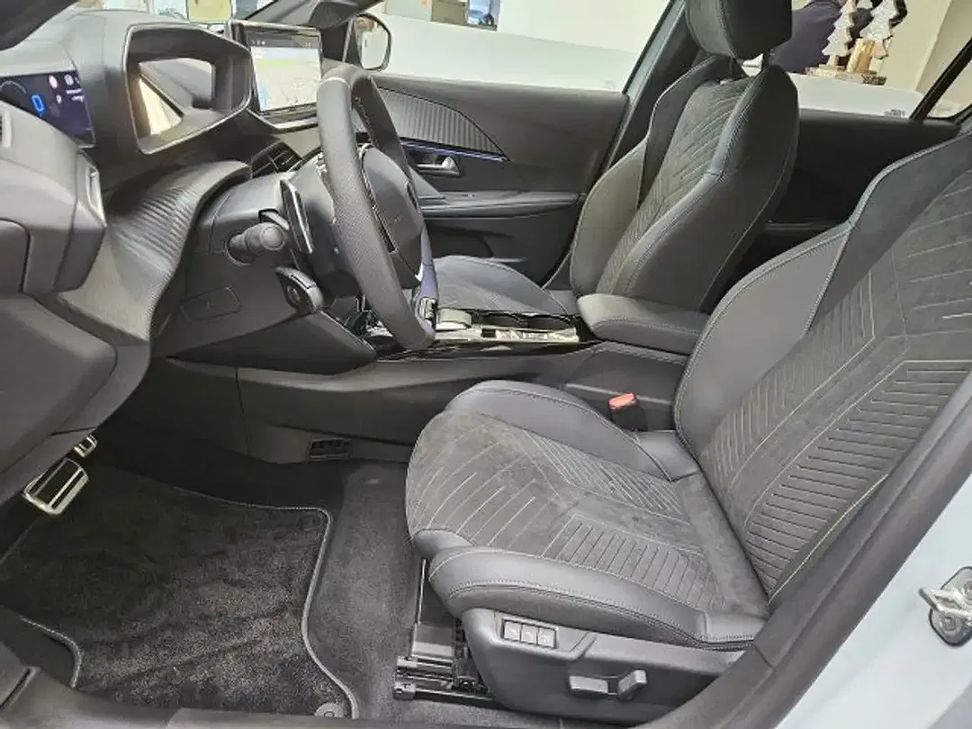 Peugeot 208 - Thumbnail 10