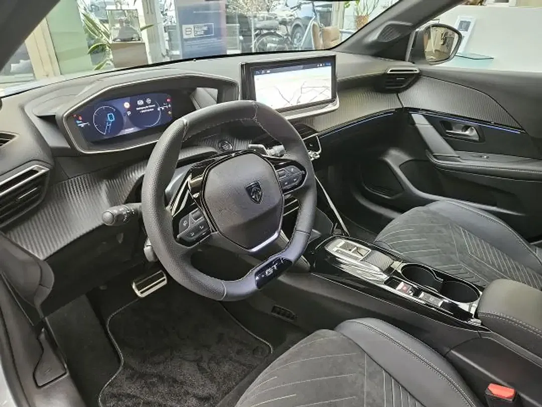 Peugeot 208 - Thumbnail 13