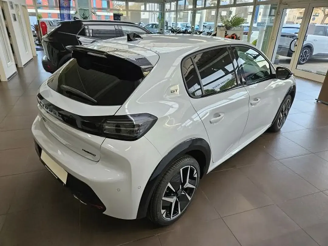 Peugeot 208 - Thumbnail 2