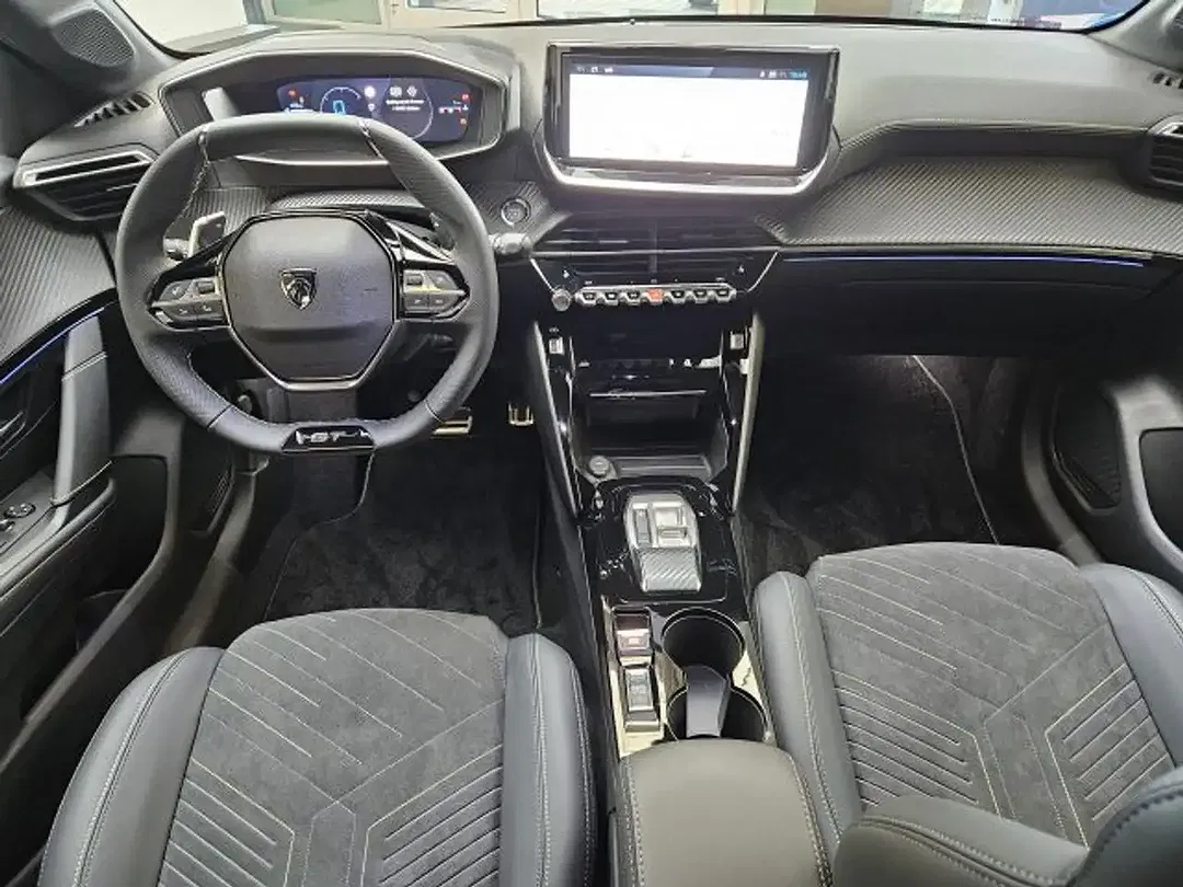Peugeot 208 - Thumbnail 3