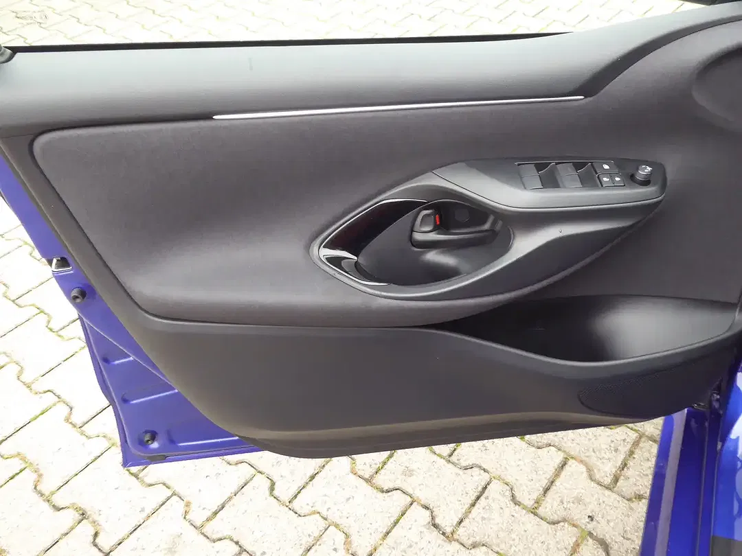 Toyota Yaris - Thumbnail 6