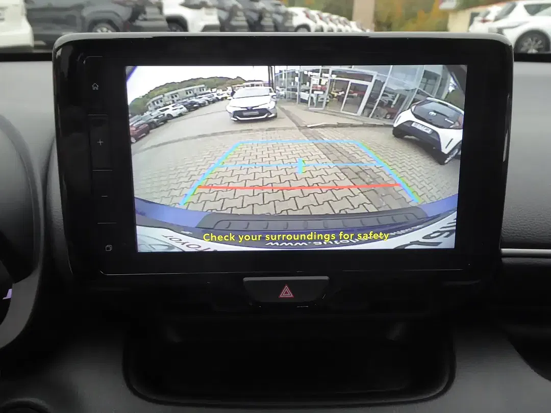 Toyota Yaris - Thumbnail 8
