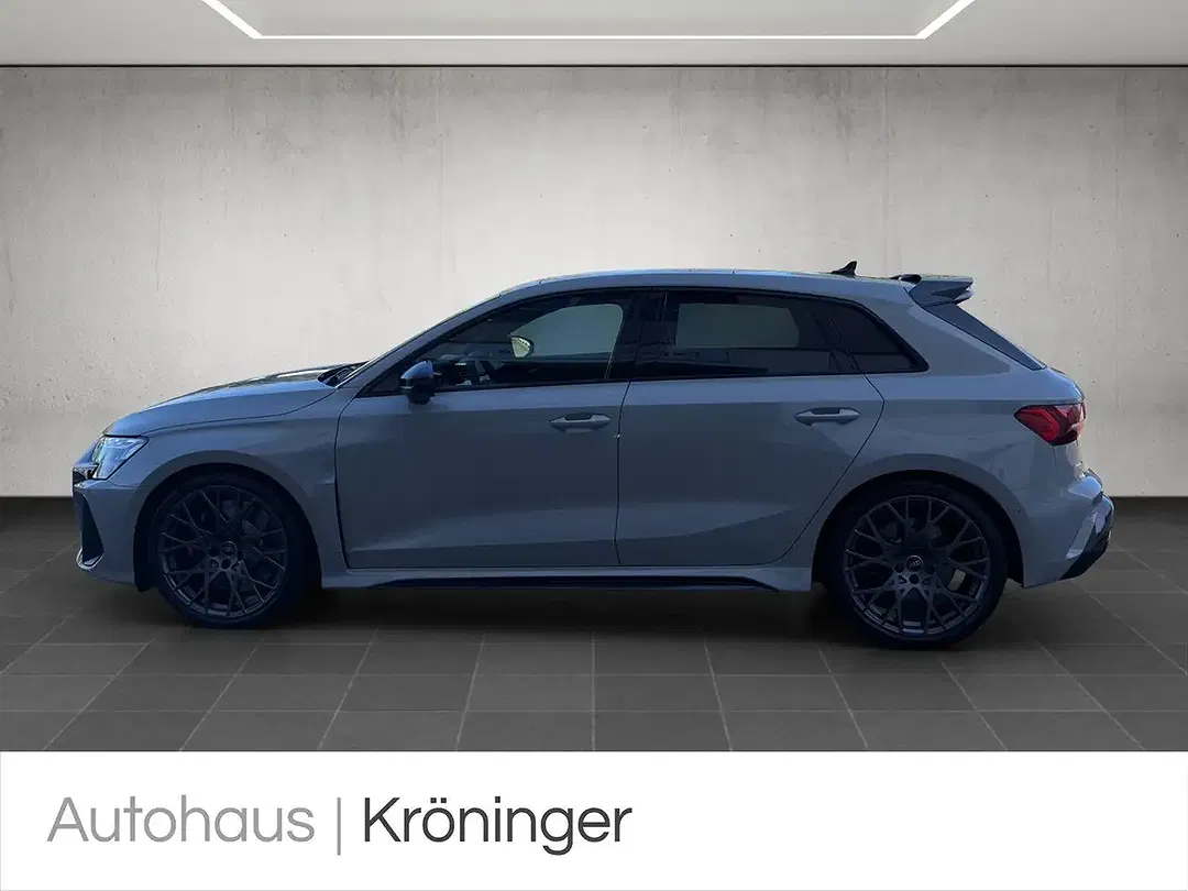 Audi RS3 - Thumbnail 3