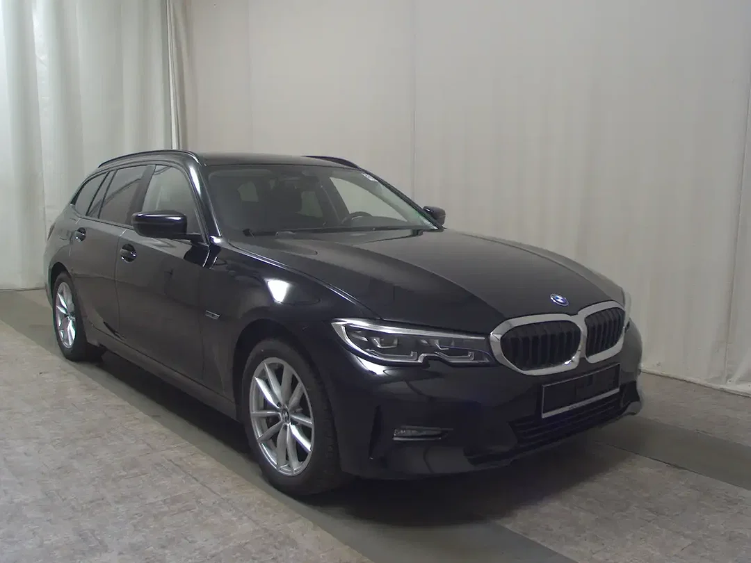 BMW 330 - Afbeelding 1