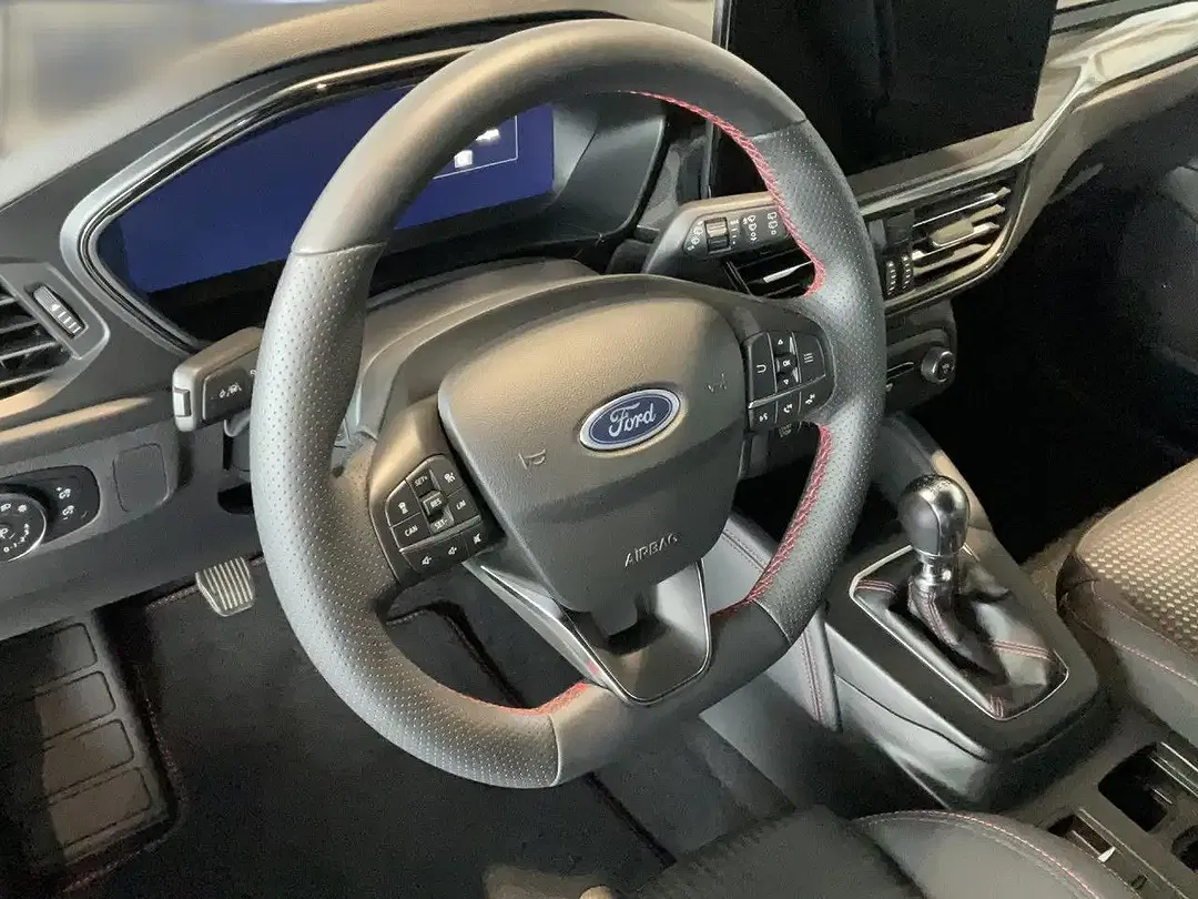 Ford Focus - Thumbnail 13