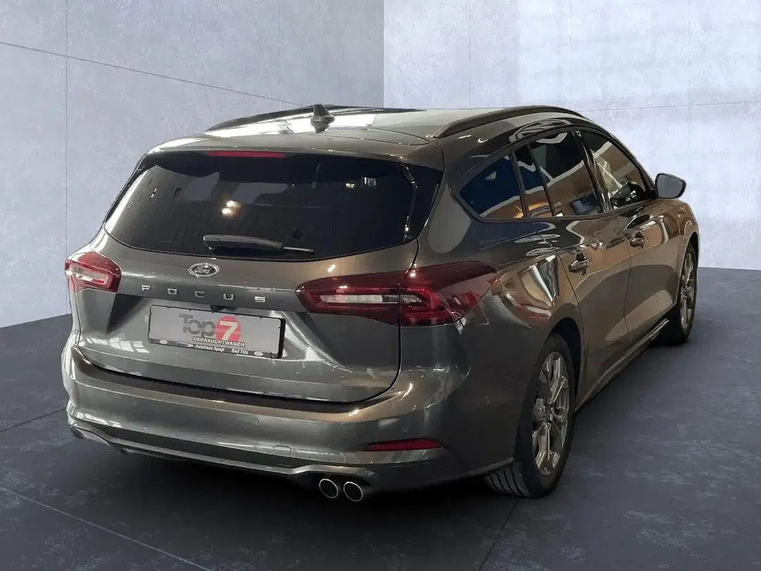 Ford Focus - Thumbnail 4
