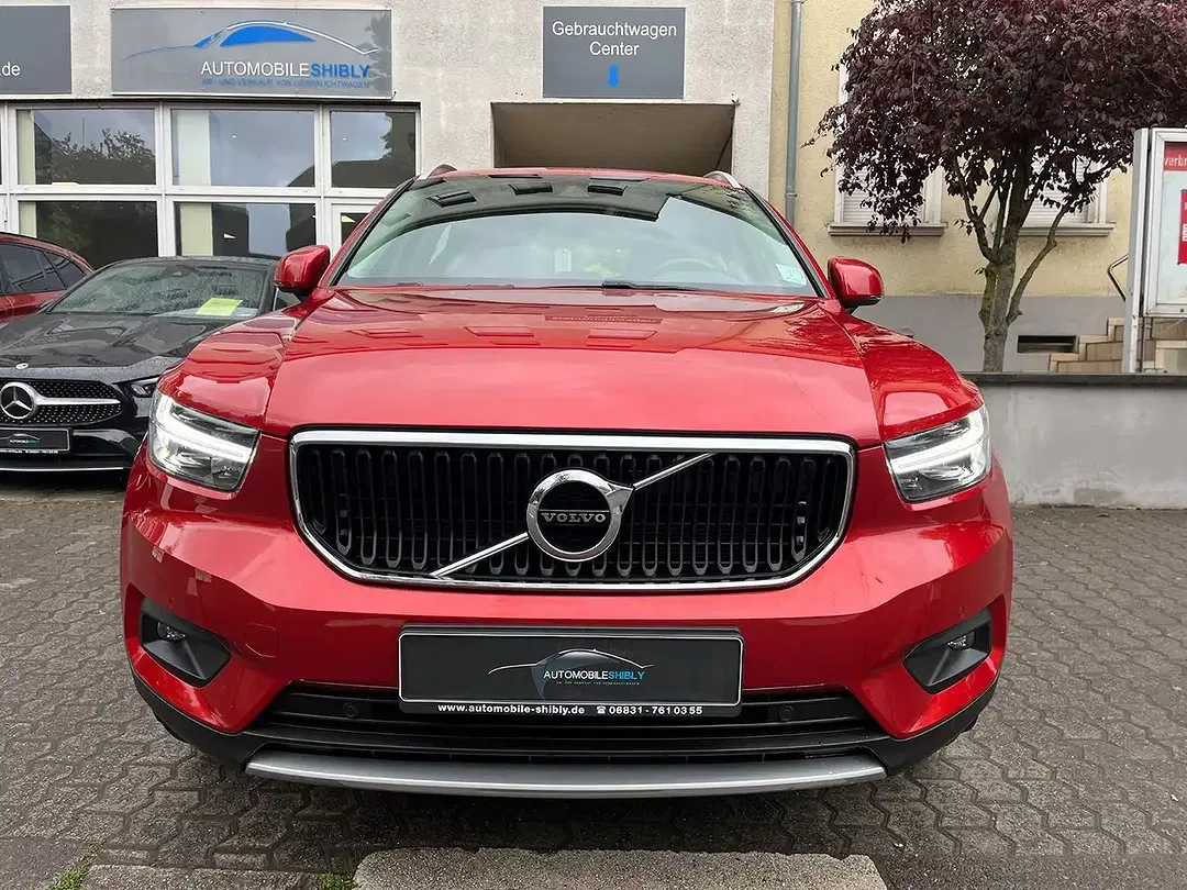 Volvo XC40 - Thumbnail 2