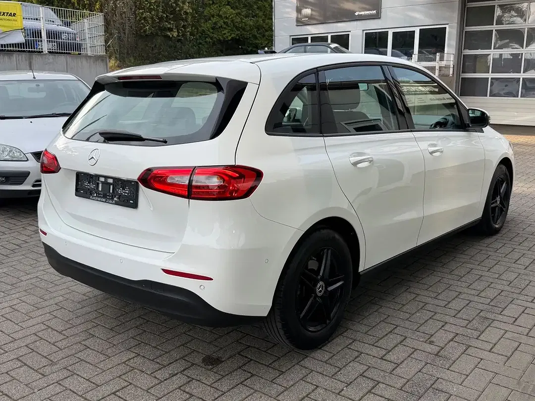 Mercedes-Benz B 180 - Thumbnail 3