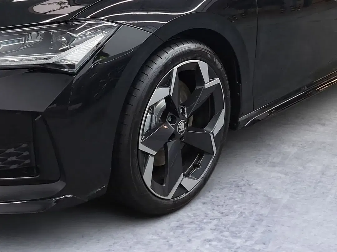 Skoda Superb - Thumbnail 6