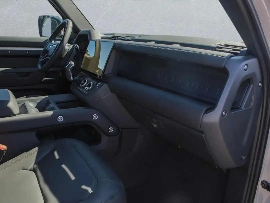 Land Rover Defender - Thumbnail 3