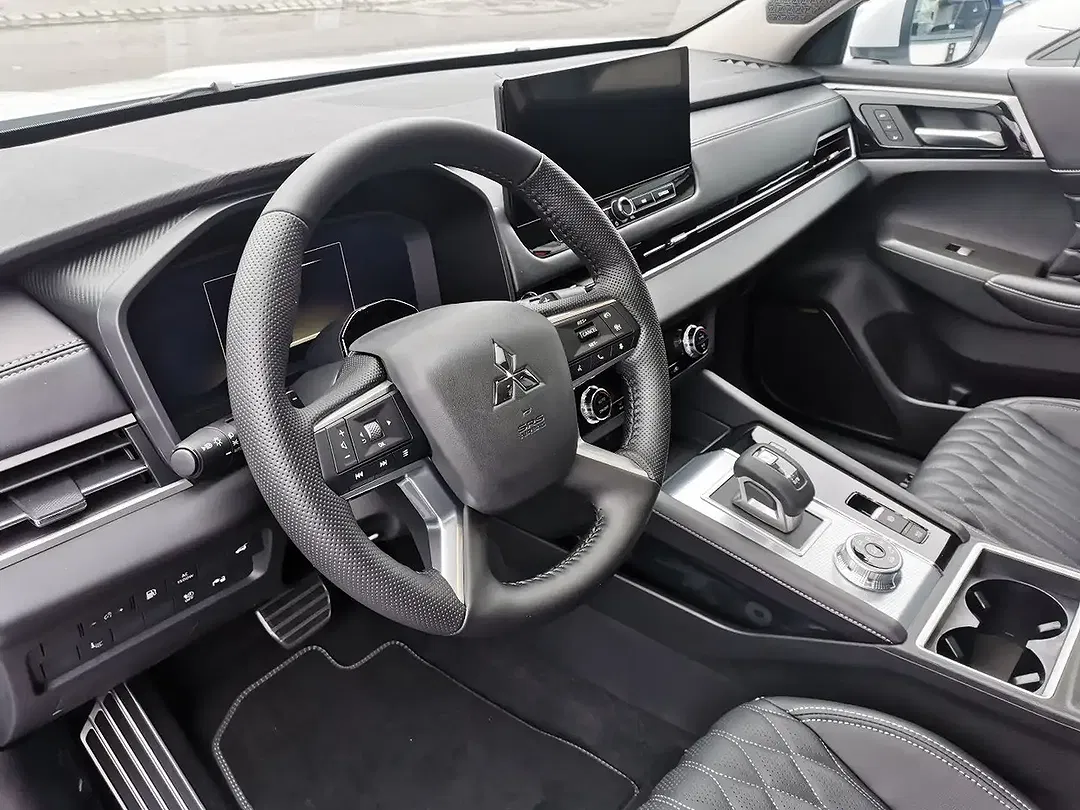 Mitsubishi Outlander - Thumbnail 12