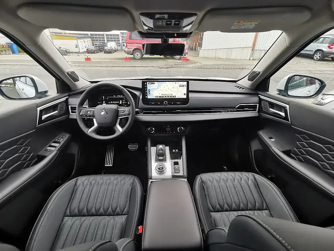 Mitsubishi Outlander - Thumbnail 13