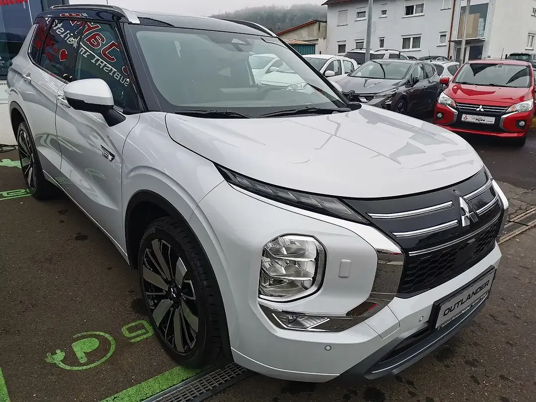 Mitsubishi Outlander - Thumbnail 6