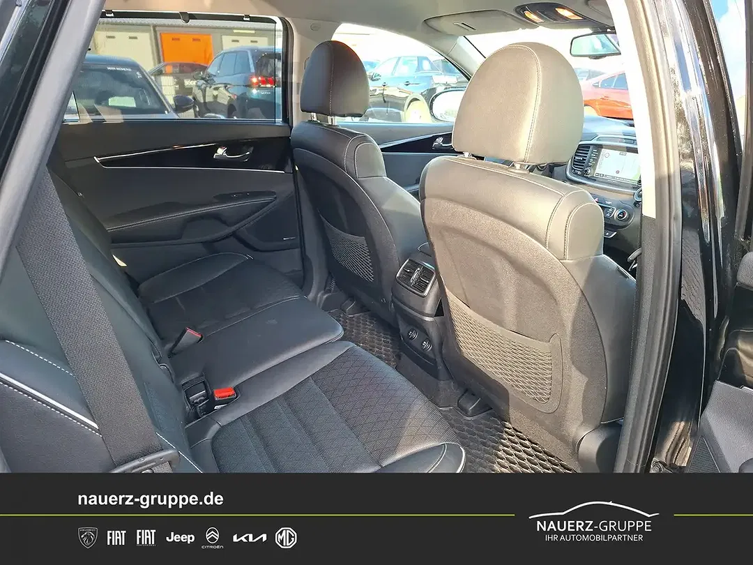 Kia Sorento - Thumbnail 13