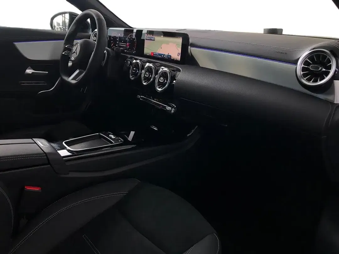 Mercedes-Benz CLA 180 - Thumbnail 3