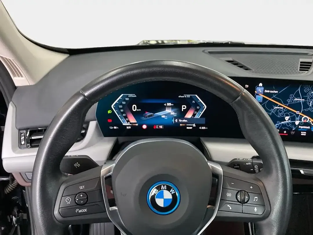 BMW iX1 - Thumbnail 13