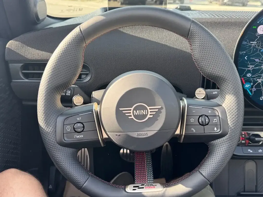 MINI John Cooper Works Cabrio - Thumbnail 11