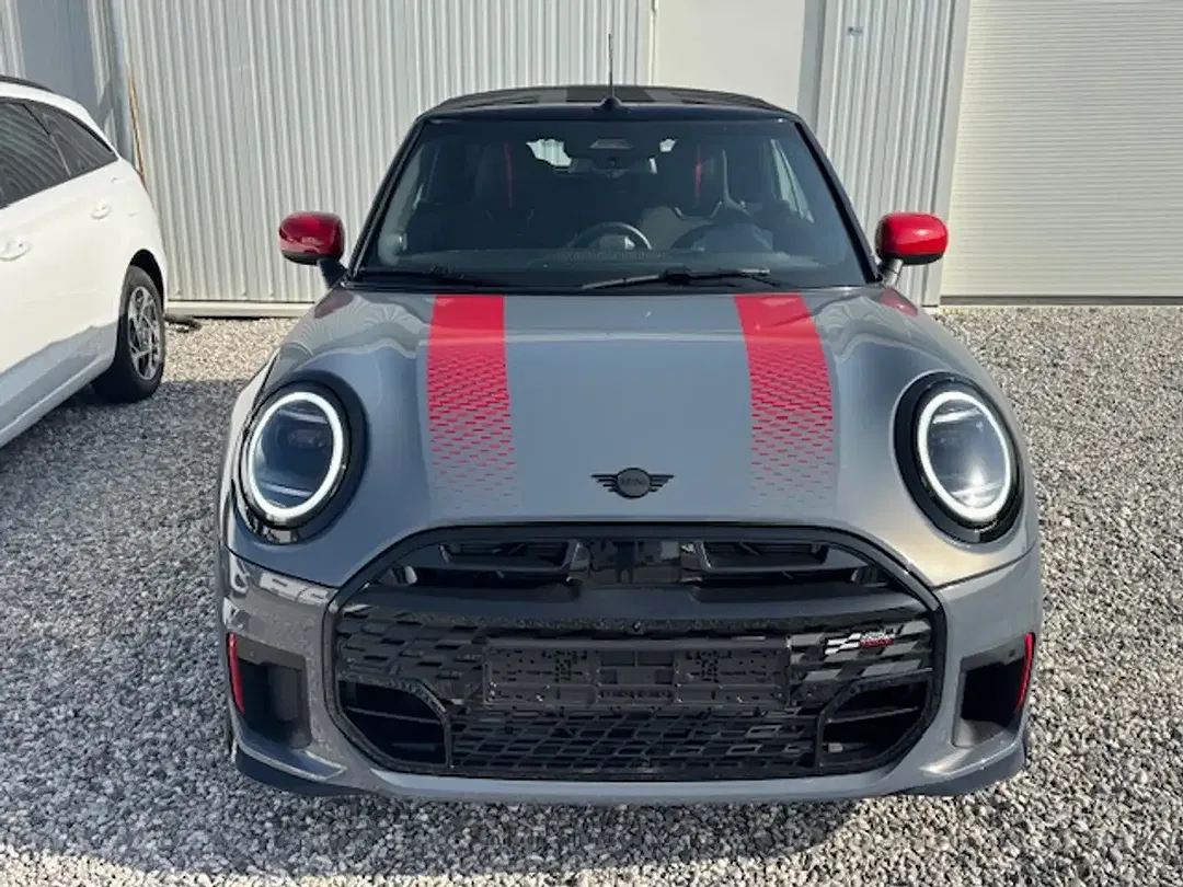 MINI John Cooper Works Cabrio - Thumbnail 2