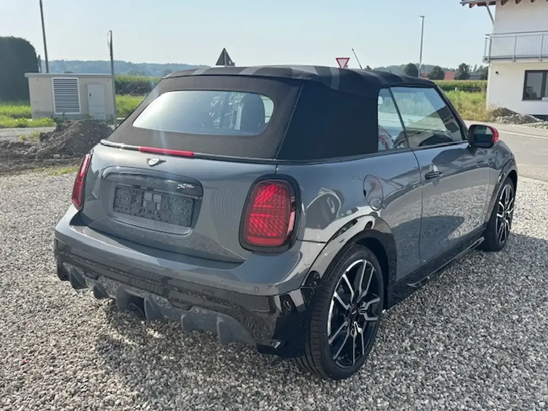 MINI John Cooper Works Cabrio - Thumbnail 4
