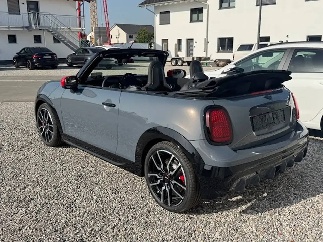 MINI John Cooper Works Cabrio - Thumbnail 6