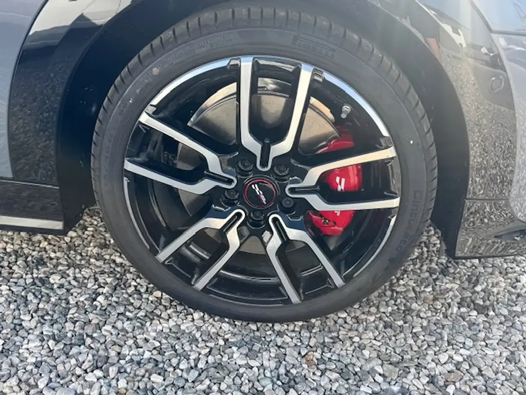 MINI John Cooper Works Cabrio - Thumbnail 9
