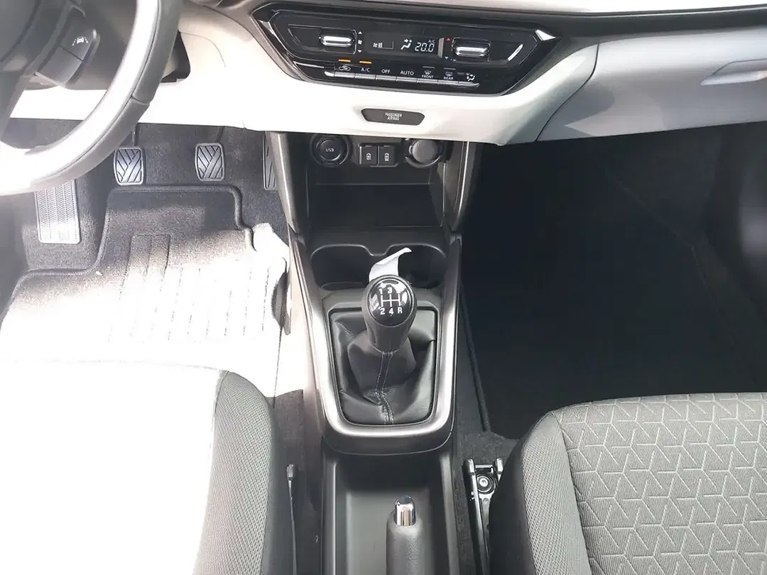 Suzuki Swift - Thumbnail 14