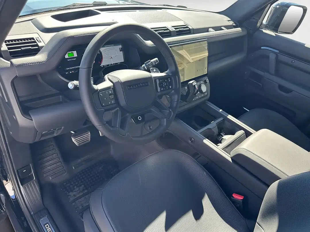 Land Rover Defender - Thumbnail 5
