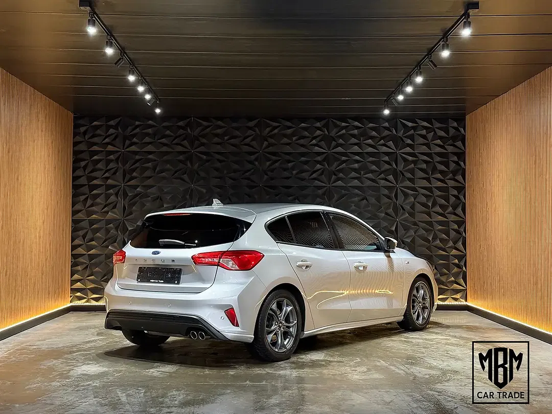 Ford Focus - Thumbnail 4