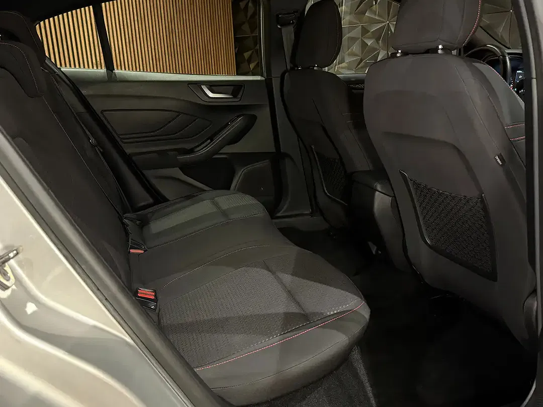 Ford Focus - Thumbnail 9