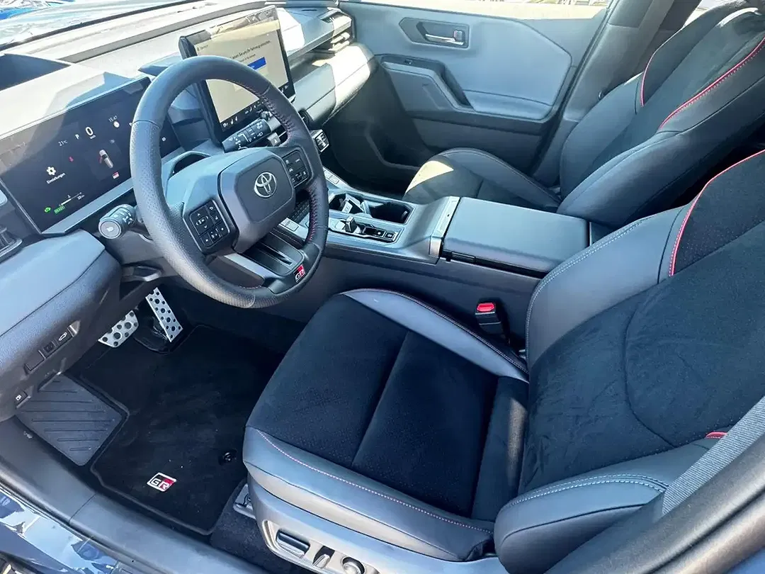 Toyota RAV 4 - Thumbnail 6