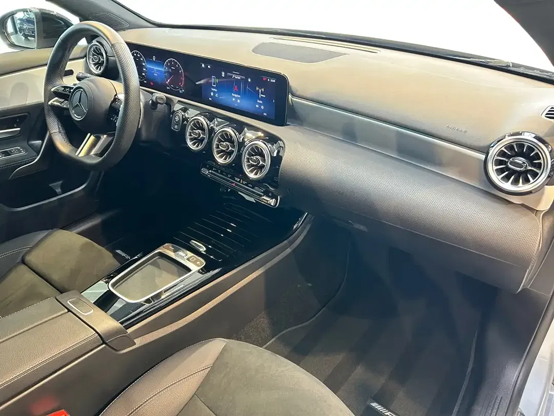 Mercedes-Benz A 200 - Thumbnail 3