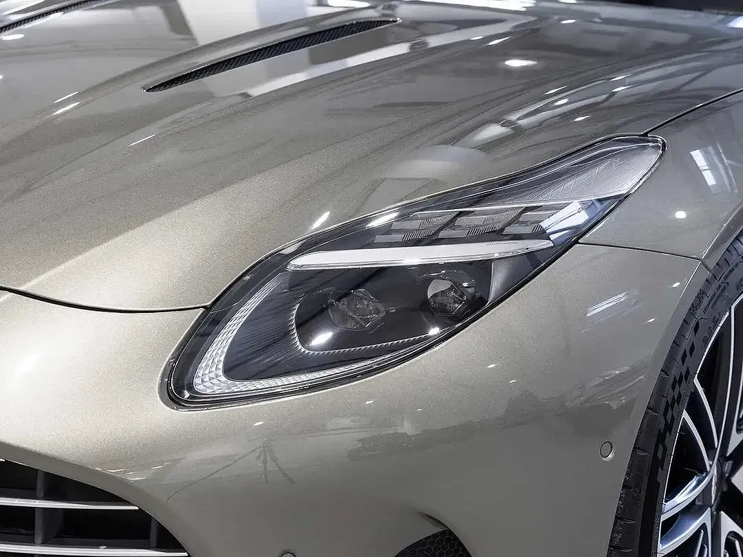Aston Martin DB12 - Thumbnail 11