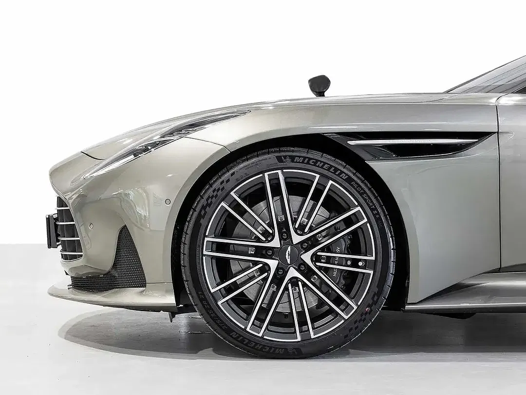 Aston Martin DB12 - Thumbnail 12