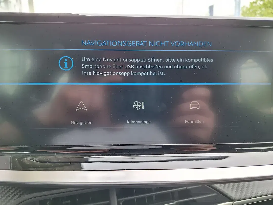 Peugeot 208 - Thumbnail 13