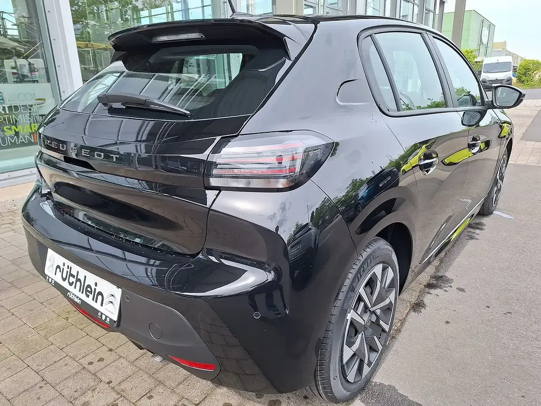 Peugeot 208 - Thumbnail 4