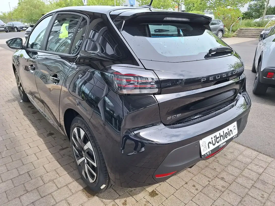 Peugeot 208 - Thumbnail 6