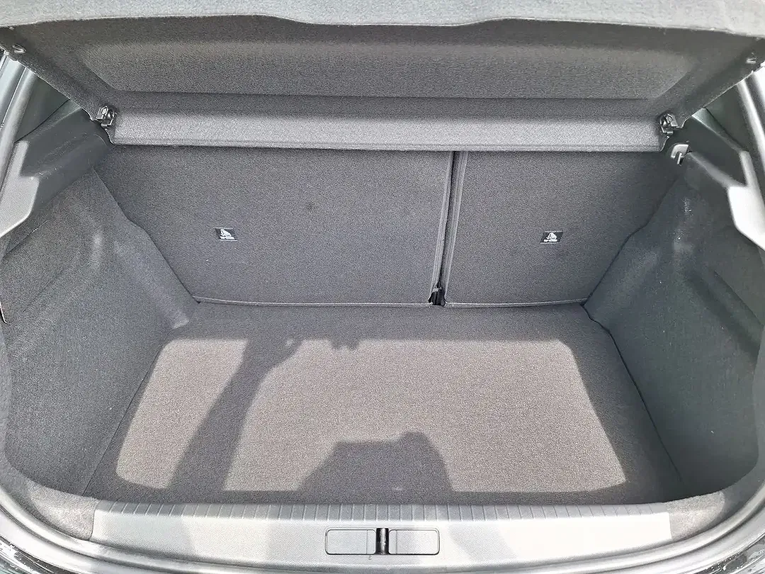 Peugeot 208 - Thumbnail 9