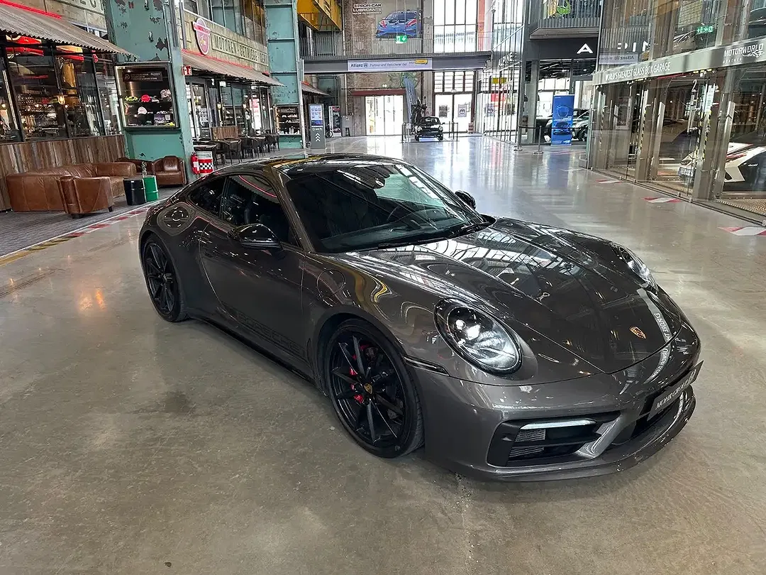 Porsche 992 - Thumbnail 2