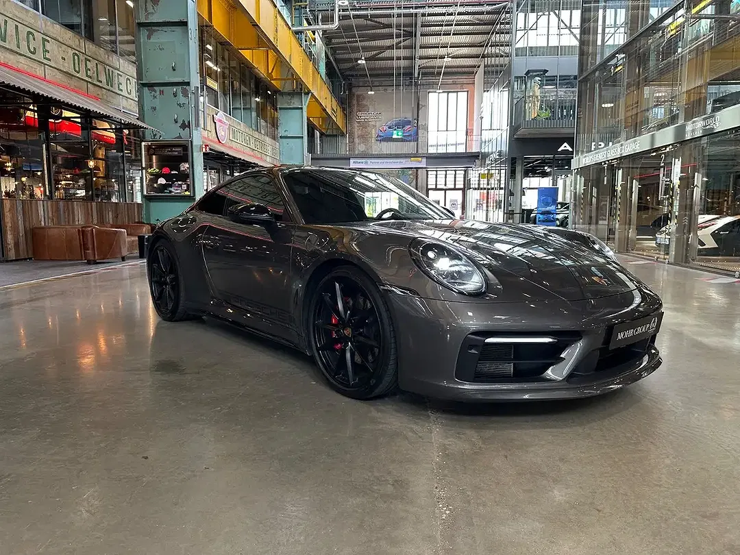 Porsche 992 - Thumbnail 3
