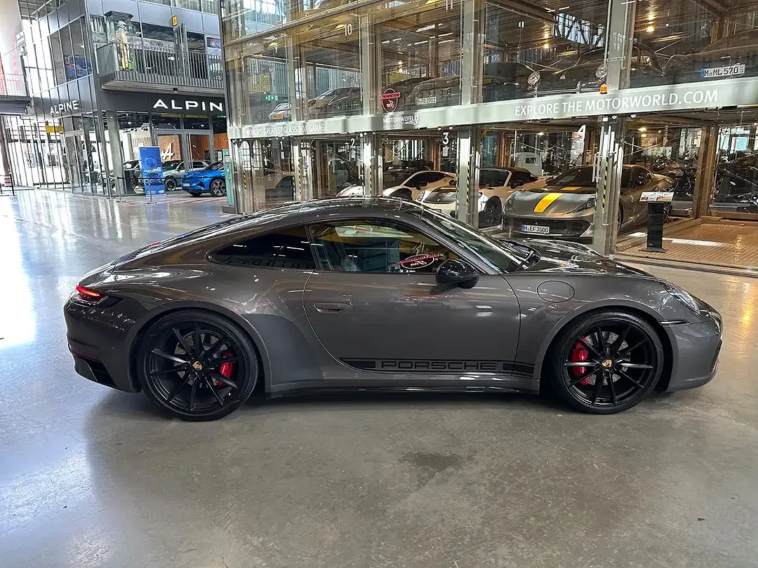 Porsche 992 - Thumbnail 5