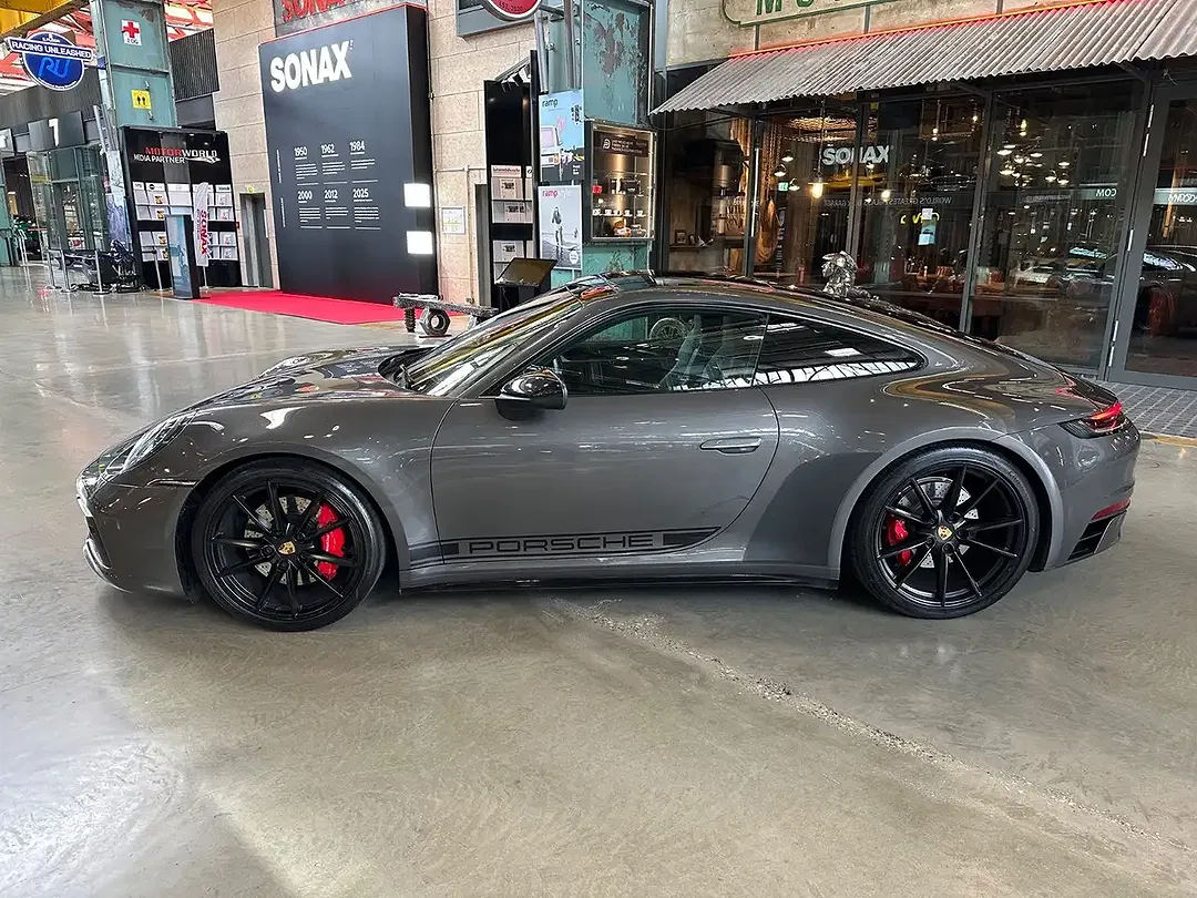 Porsche 992 - Thumbnail 6