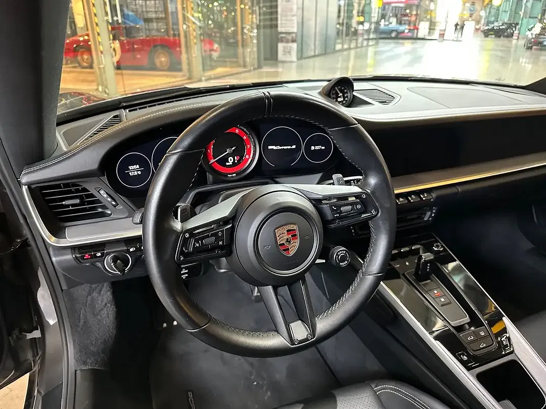 Porsche 992 - Thumbnail 8