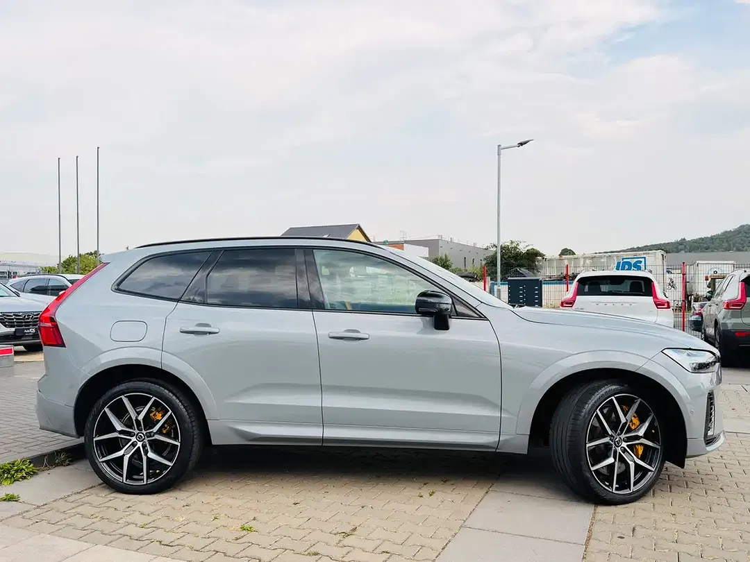 Volvo XC60 - Thumbnail 3